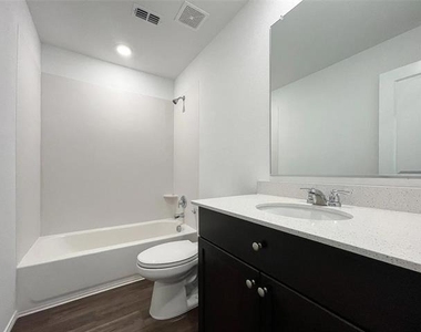 7413 Jackrabbit Avenue - Photo Thumbnail 8