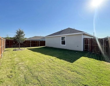 7413 Jackrabbit Avenue - Photo Thumbnail 12