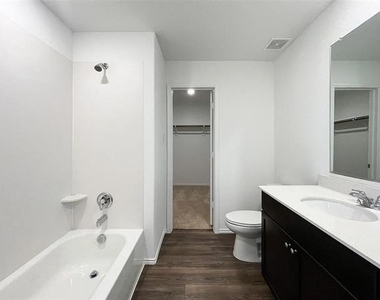 7413 Jackrabbit Avenue - Photo Thumbnail 10