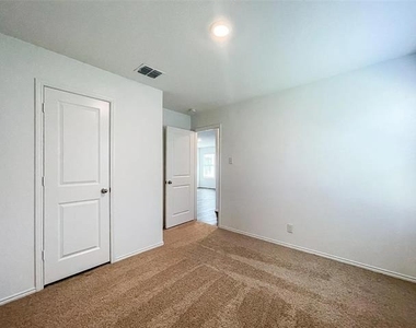 7413 Jackrabbit Avenue - Photo Thumbnail 9