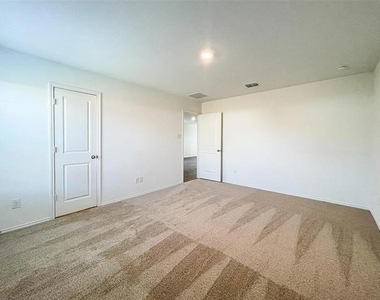 7413 Jackrabbit Avenue - Photo Thumbnail 6