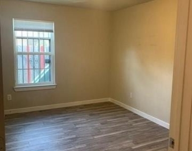 3226 Navaro Street - Photo Thumbnail 11
