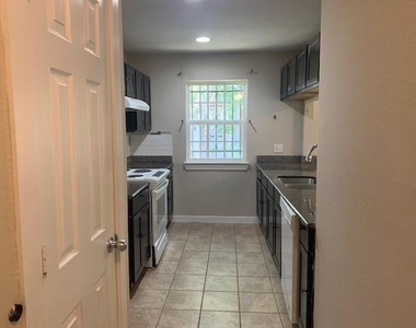 3226 Navaro Street - Photo Thumbnail 3