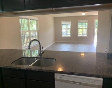 3226 Navaro Street - Photo Thumbnail 6