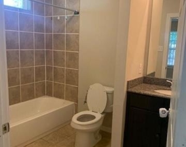 3226 Navaro Street - Photo Thumbnail 10