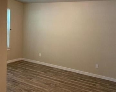 3226 Navaro Street - Photo Thumbnail 9