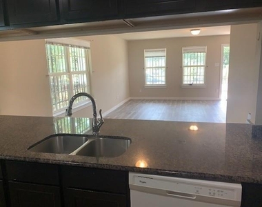 3226 Navaro Street - Photo Thumbnail 5