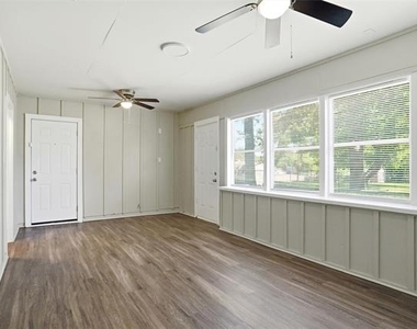 101 Glenhaven Drive - Photo Thumbnail 12