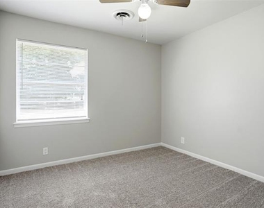 101 Glenhaven Drive - Photo Thumbnail 10