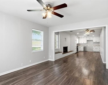 101 Glenhaven Drive - Photo Thumbnail 2