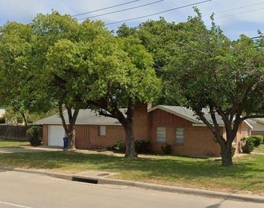 101 Glenhaven Drive - Photo Thumbnail 1