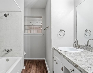 101 Glenhaven Drive - Photo Thumbnail 11