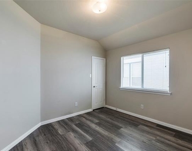 5109 Keating Street - Photo Thumbnail 12