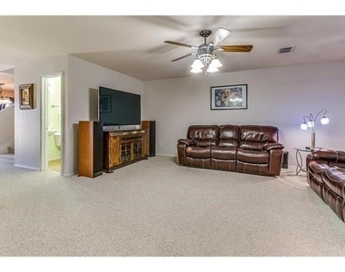 2821 Briargrove Lane - Photo Thumbnail 8