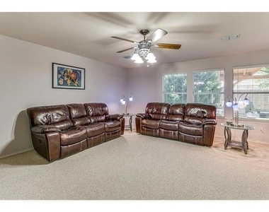 2821 Briargrove Lane - Photo Thumbnail 10