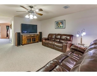 2821 Briargrove Lane - Photo Thumbnail 9