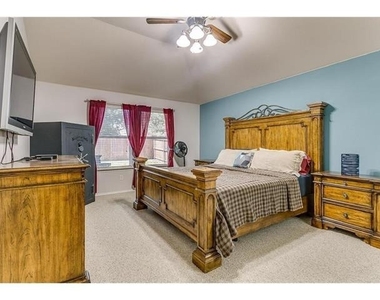 2821 Briargrove Lane - Photo Thumbnail 13