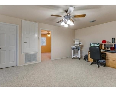 2821 Briargrove Lane - Photo Thumbnail 20