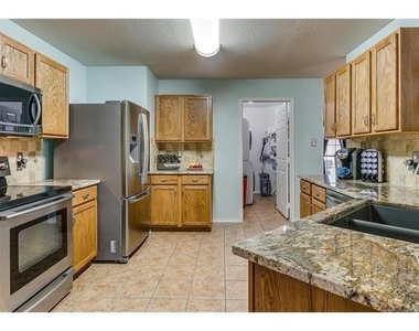 2821 Briargrove Lane - Photo Thumbnail 7