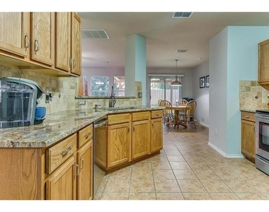 2821 Briargrove Lane - Photo Thumbnail 3