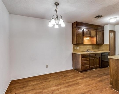 1140 Jameson Street - Photo Thumbnail 4