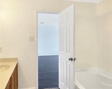 1217 Caroline Drive - Photo Thumbnail 8