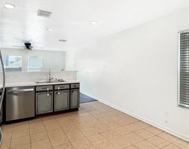 1217 Caroline Drive - Photo Thumbnail 3
