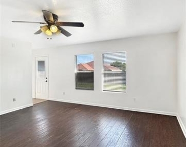 1217 Caroline Drive - Photo Thumbnail 5