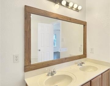 1217 Caroline Drive - Photo Thumbnail 10