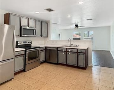 1217 Caroline Drive - Photo Thumbnail 2
