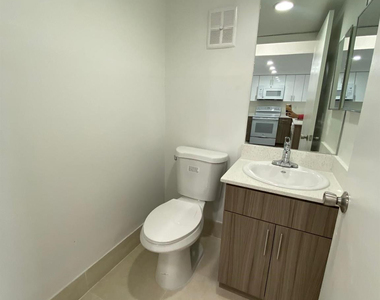18335 Nw 68 Avenue - Photo Thumbnail 3