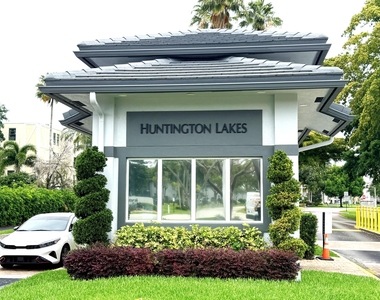 7076 Huntington Lane - Photo Thumbnail 16