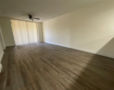 18335 Nw 68 Avenue - Photo Thumbnail 1