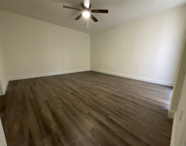 18335 Nw 68 Avenue - Photo Thumbnail 3