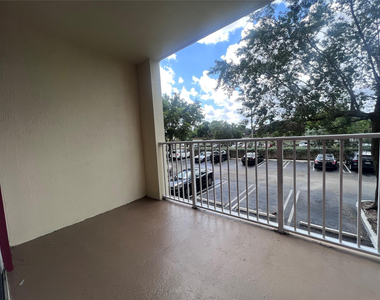 18335 Nw 68 Avenue - Photo Thumbnail 5