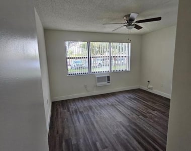 18335 Nw 68 Avenue - Photo Thumbnail 2