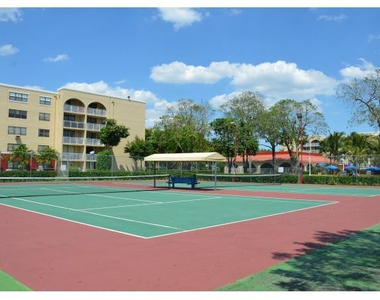 18335 Nw 68 Avenue - Photo Thumbnail 10