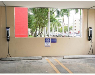 18335 Nw 68 Avenue - Photo Thumbnail 12