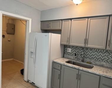 1740 Sw 70th Way - Photo Thumbnail 9
