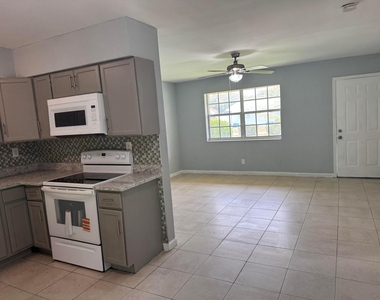 1740 Sw 70th Way - Photo Thumbnail 5