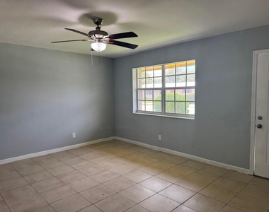 1740 Sw 70th Way - Photo Thumbnail 2