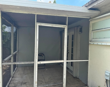 1740 Sw 70th Way - Photo Thumbnail 21