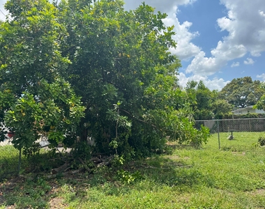1740 Sw 70th Way - Photo Thumbnail 20