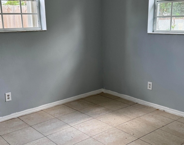 1740 Sw 70th Way - Photo Thumbnail 13