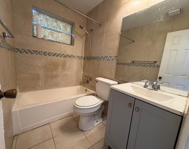 1740 Sw 70th Way - Photo Thumbnail 14