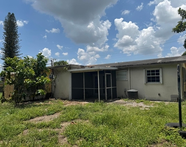 1740 Sw 70th Way - Photo Thumbnail 19