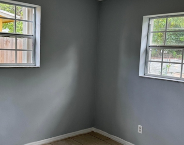 1740 Sw 70th Way - Photo Thumbnail 12