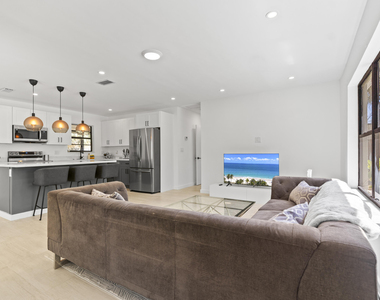 235 Ne 20th Street - Photo Thumbnail 6