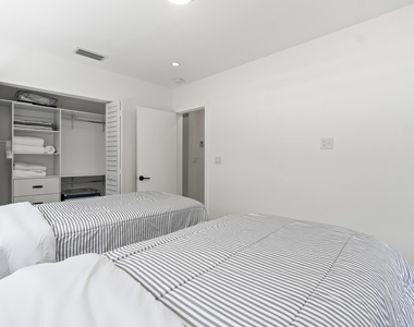 235 Ne 20th Street - Photo Thumbnail 12