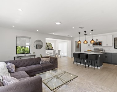 235 Ne 20th Street - Photo Thumbnail 7